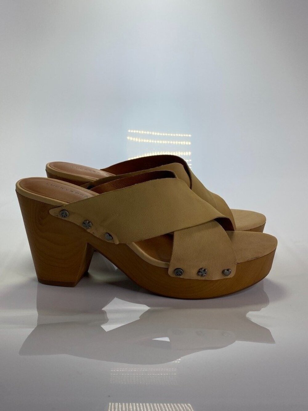 LUCKY BRAND TAKARA WOMENS LATTE LEATHER EMBELLISHED CLOGS Sz 10